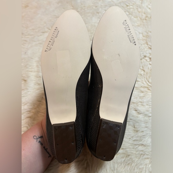 Naturalizer Dark Brown Leather Embossed Flats size 6.5 - Picture 7 of 8